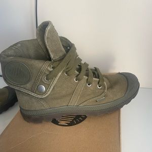 Palladium Women's Pallabrouse Baggy Hi-Rise Size 8 1/2